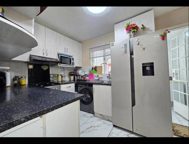 2 BEDROOM TOWNHOUSE FOR SALE IN RIDGEWAY